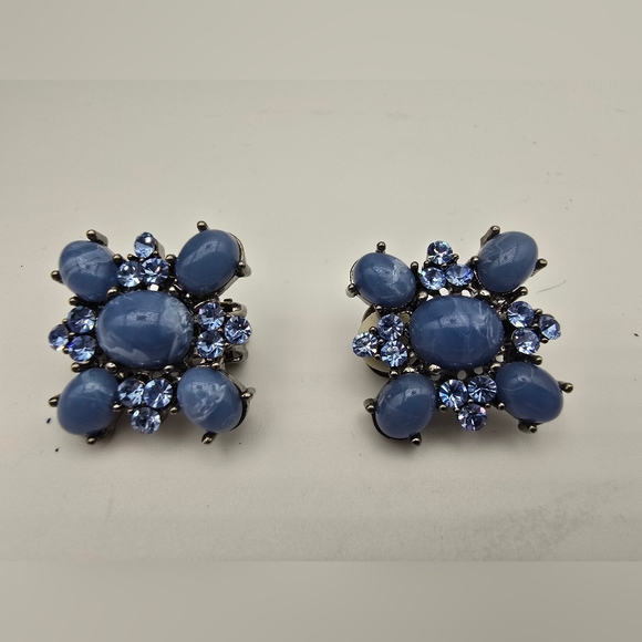 Vintage Blue Clip On Earrings - Picture 2 of 7
